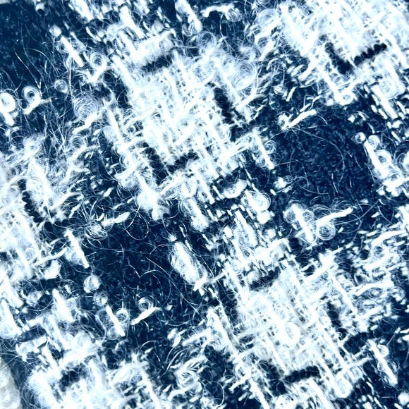 Fuzzy wool pencil skirt knee length in black and white houndstooth- Size 6 - Picture 5 of 11